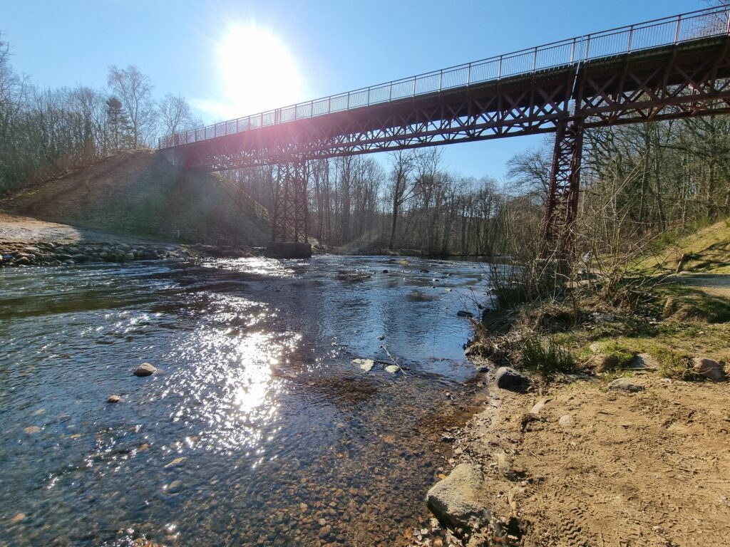 Bryrupbanestien, Den genfundne bro, vandring